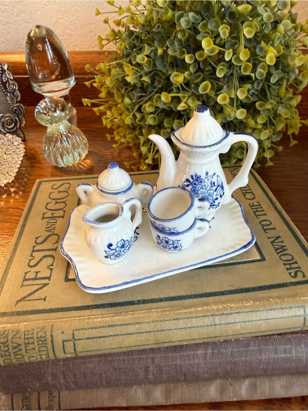 Vintage miniature White and Blue Porcelain Tea Set - Classic Floral Design - Picture 6 of 17